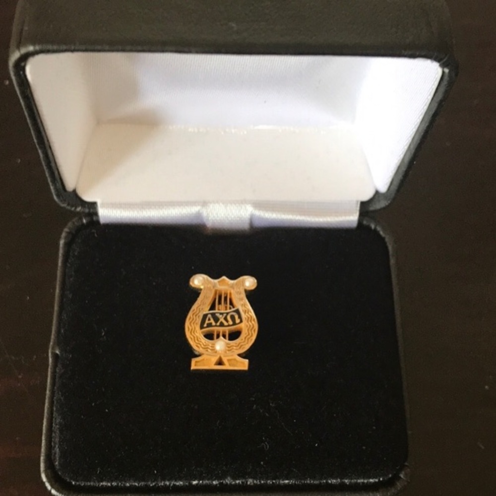 Axo pin